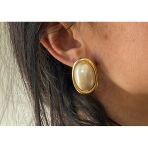 Vintage 80s ornate pearl embedded gold tone earrings lavish statement studs